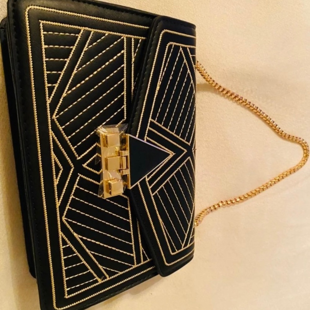 Black And Gold Crossbody  ❤️SOLD❤️
